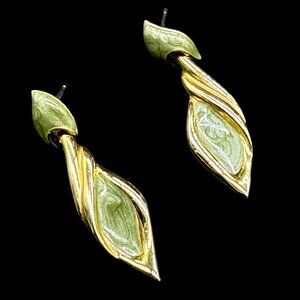 Vintage Gold tone Pierced Earrings Dandling Green Accent *read*
